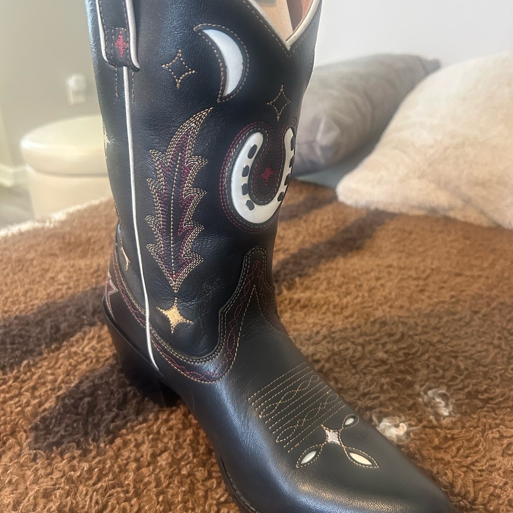 Idllywind by Miranda Lambert “lucky horseshoe” western boot